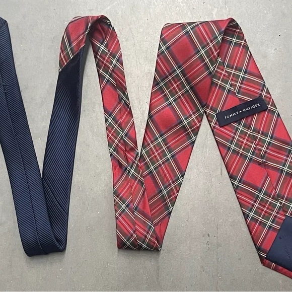 Tommy Hilfinger Red Plaid Holiday Men’s Tie - Picture 11 of 12
